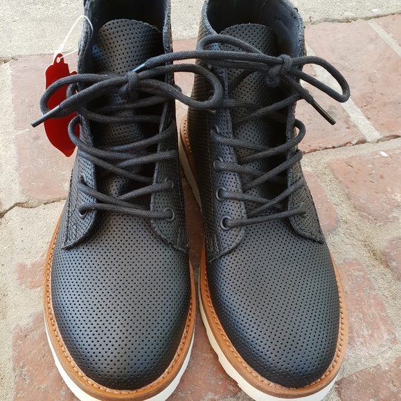 Vans Shoes - 💖Price Drop!! Vans Sahara boot